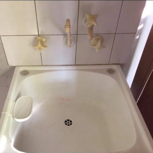 Clean bathroom sink
